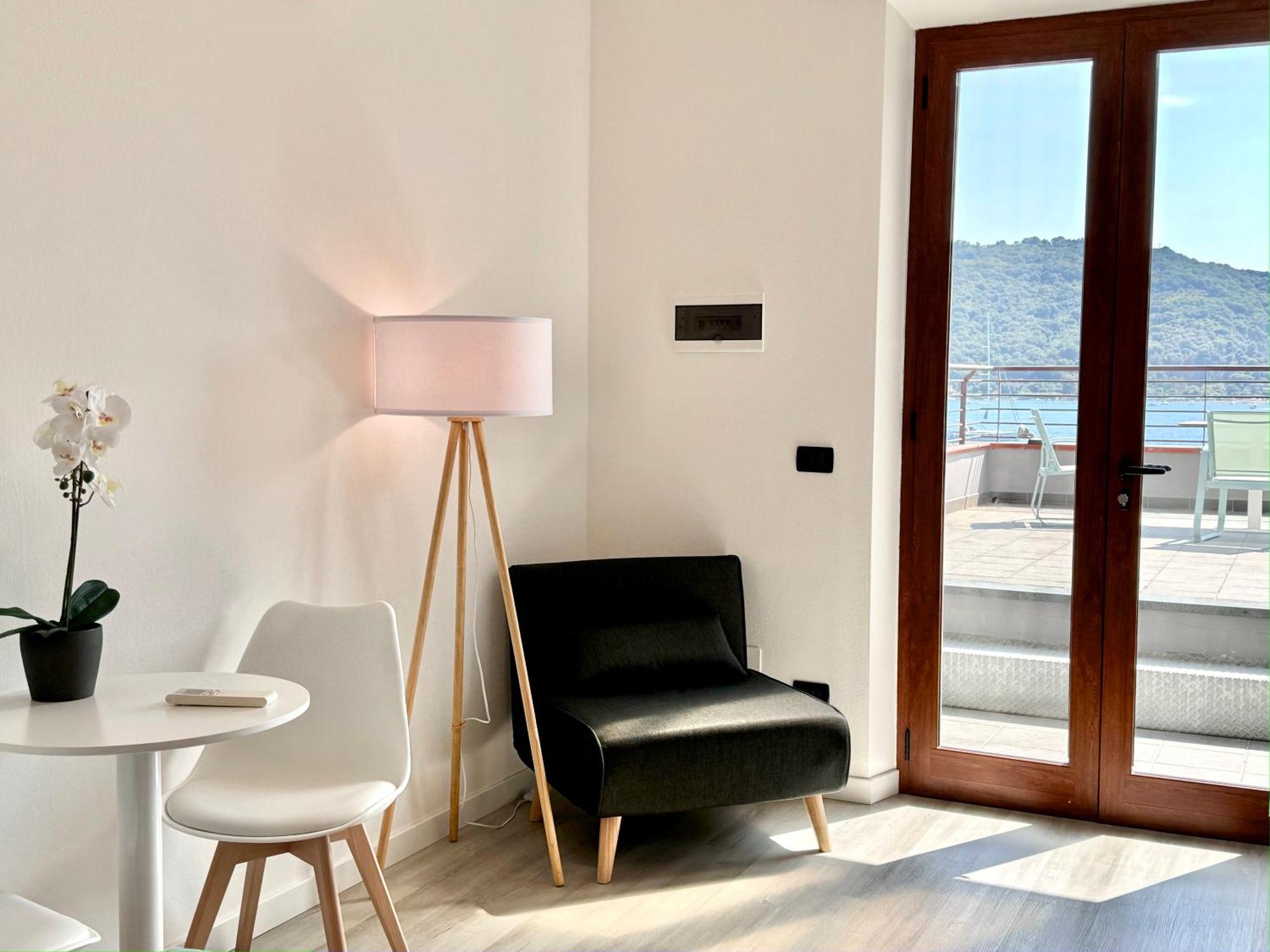 Mirage Rooms & Apartments 포르토베네레 외부 사진
